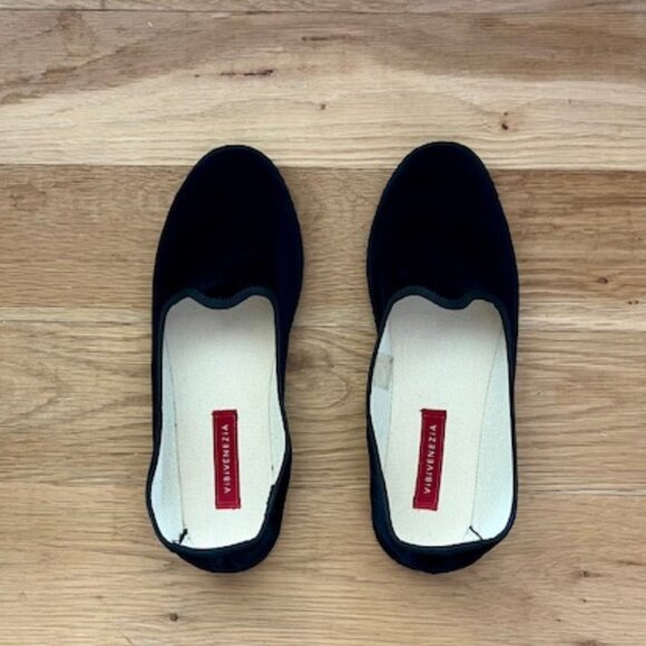 Vibi Venezia Velvet Slippers display picture 3